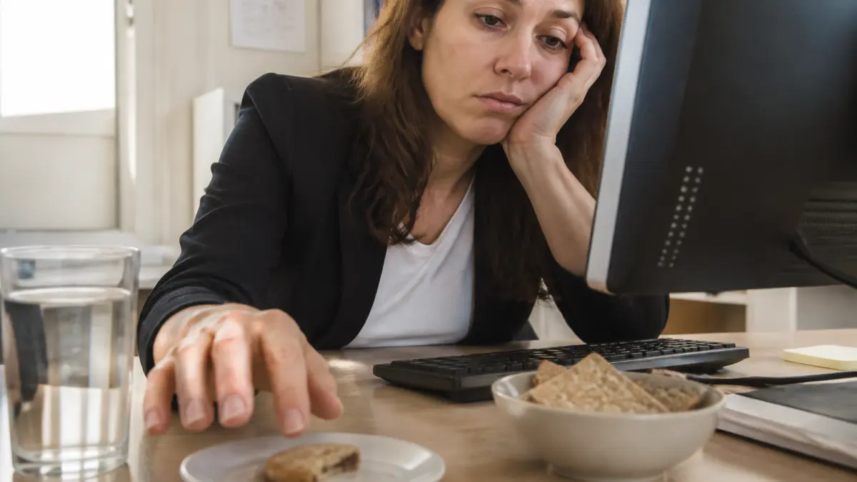Sucre et fatigue : comment éviter le coup de barre dans la journée