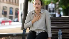 Crise d’angoisse : signes, causes possibles et réflexes pour se calmer