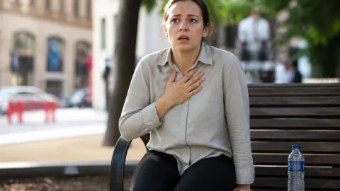 Crise d’angoisse : signes, causes possibles et réflexes pour se calmer